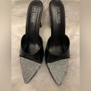 Women’s Heels Slippers By Cape Robbin. Pointed toe with Glitter Gem 💎 Stones